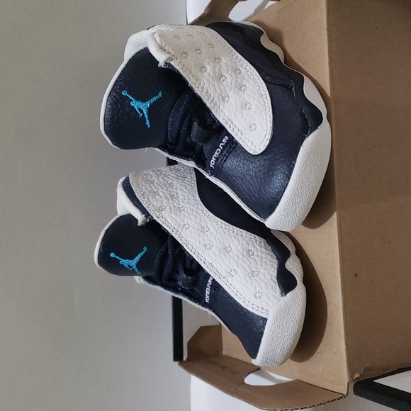 Jordan 13 Retro. White/DK Powder Blue; Holographic Logo; Leather. Size 5CNWB**